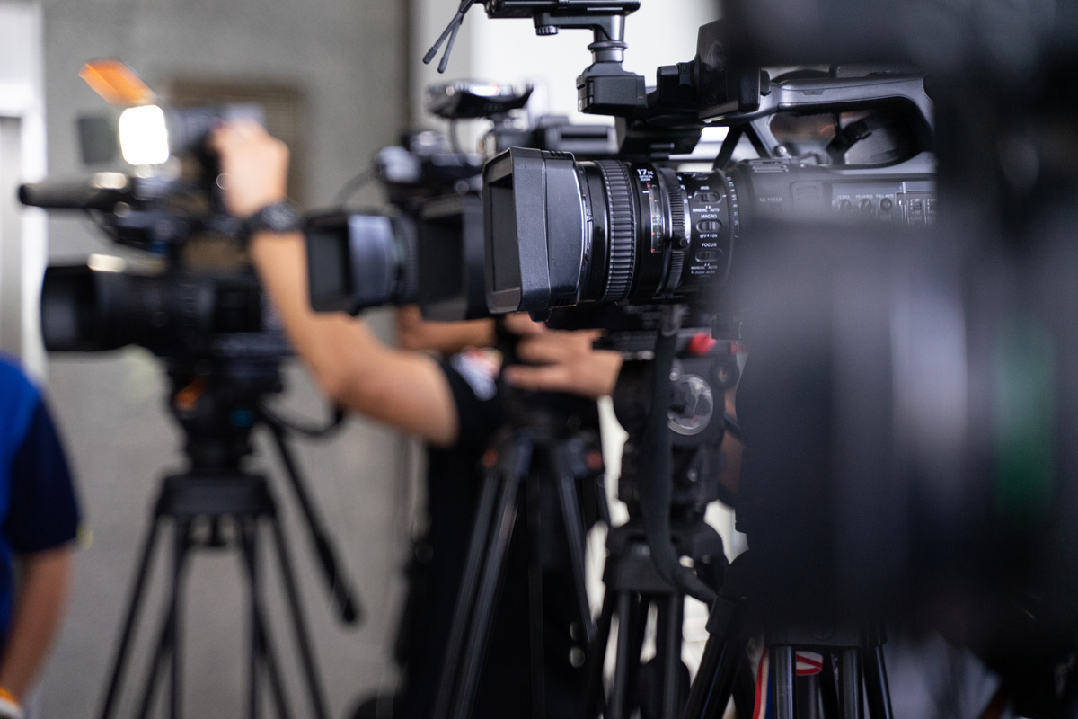 The camera broadcasts many calls and live broadcasts.